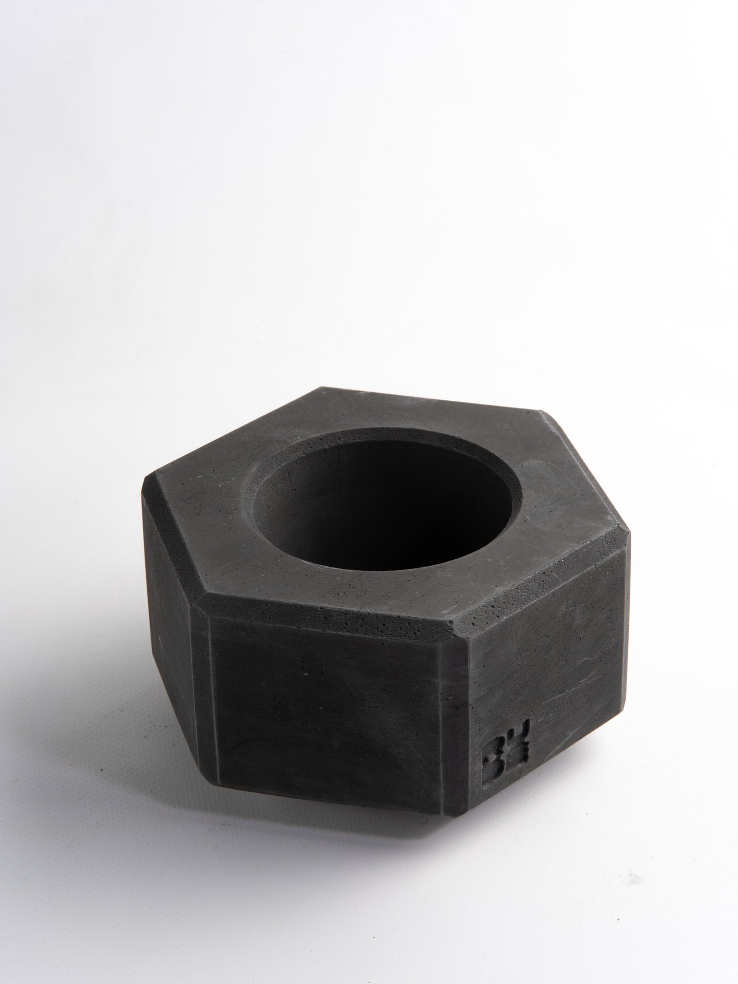 M80 nut vase