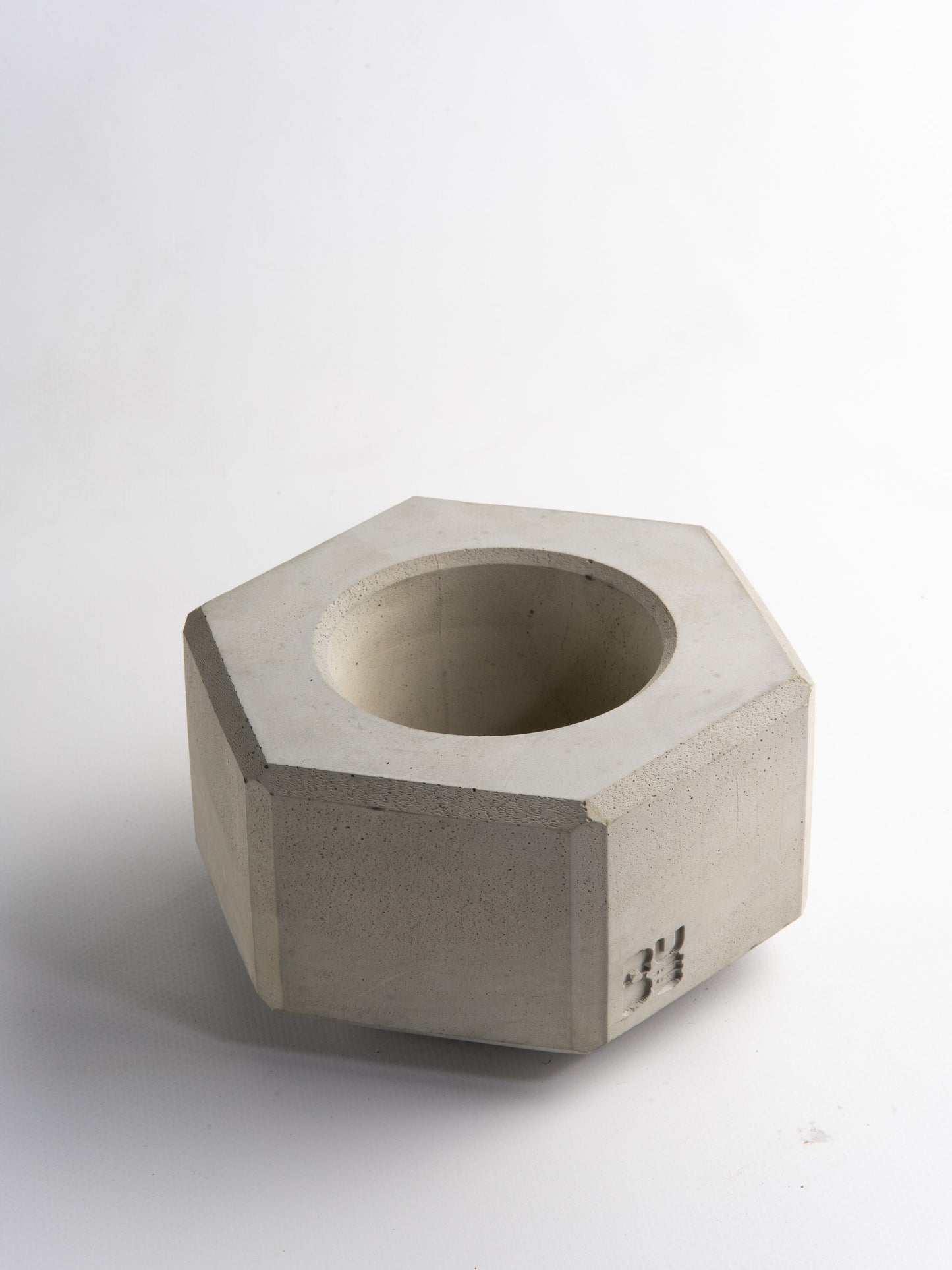 M80 nut vase